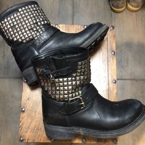 Ash motorcycle boots